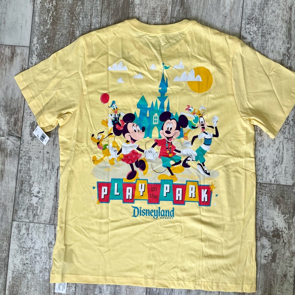 Disney Play in the Park Mickey Friends Yellow Short Sleeve Shirt Adult LARGE new